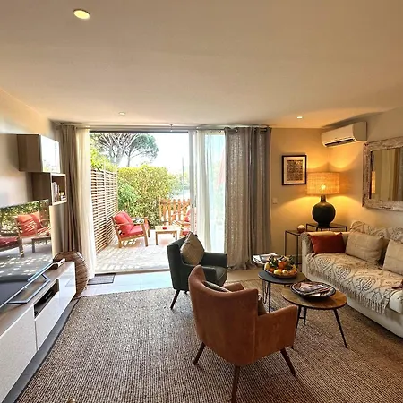 Entierement Renove Avec Terrasse Daire Saint-Tropez