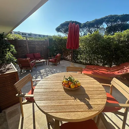 Entierement Renove Avec Terrasse Saint-Tropez
