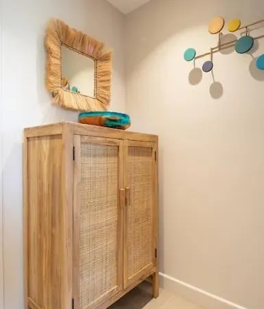 Entièrement Rénové Avec Terrasse Appartement *