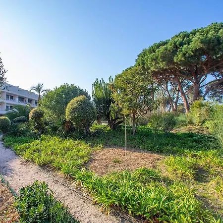 Entierement Renove Avec Terrasse * Сен-Тропе
