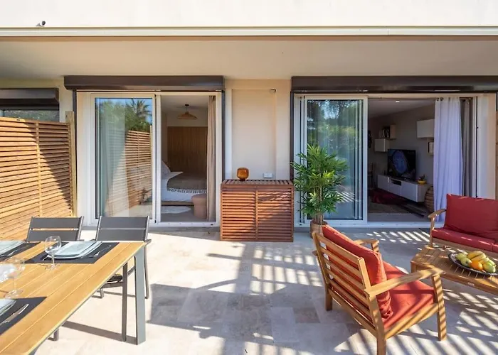 Entièrement Rénové Avec Terrasse * Saint-Tropez