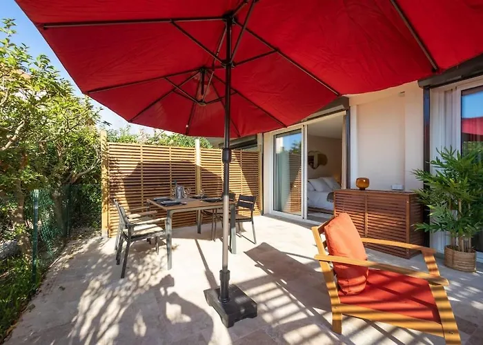 Entièrement Rénové Avec Terrasse * Saint-Tropez