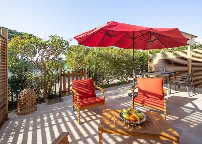 Entierement Renove Avec Terrasse * Saint-Tropez