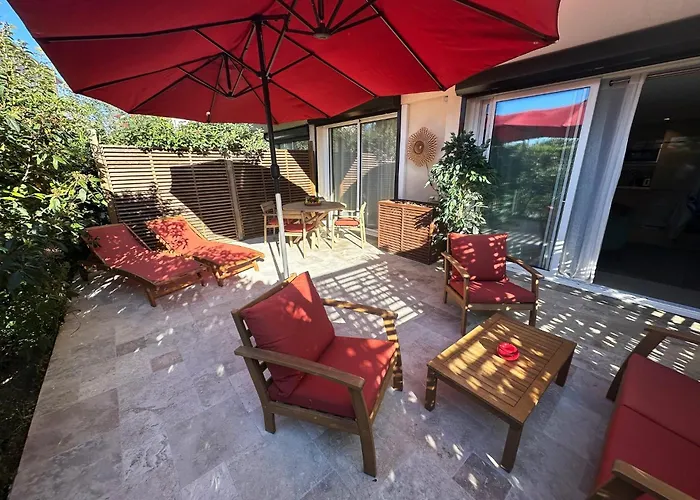 Entierement Renove Avec Terrasse Saint-Tropez