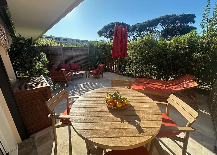 Entierement Renove Avec Terrasse Saint-Tropez